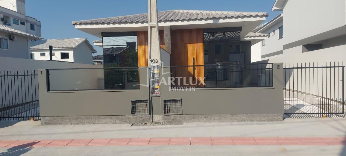 Casa à venda com 3 quartos, 150m² - Foto 1