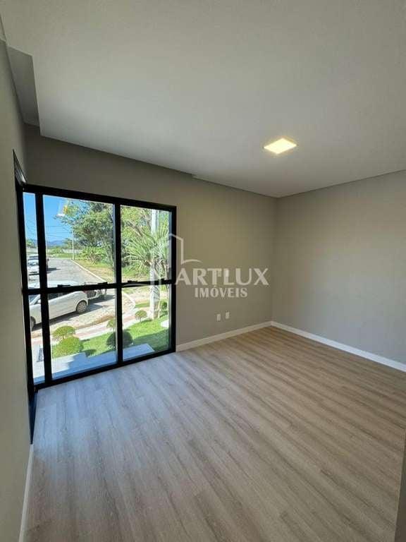 Casa à venda com 3 quartos, 360m² - Foto 4