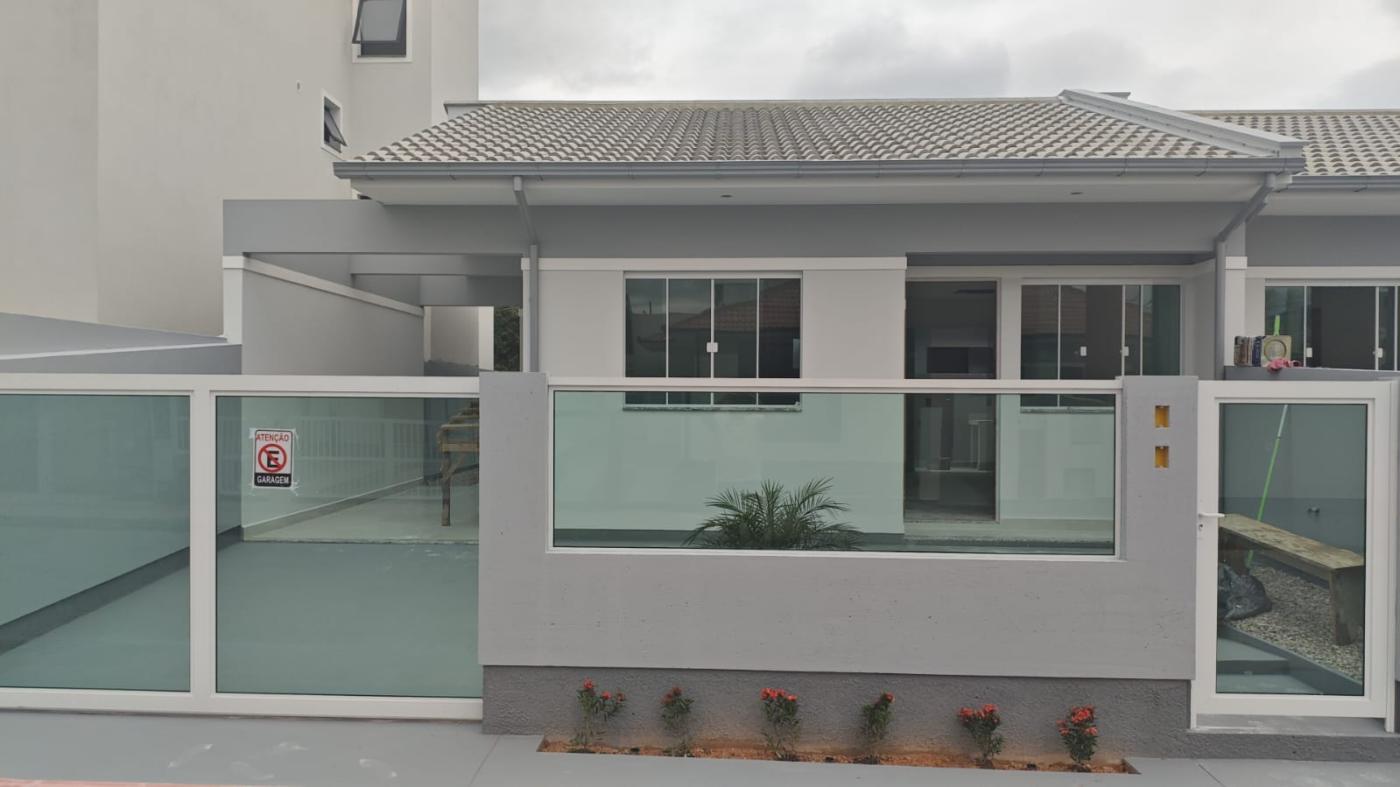 Casa à venda com 2 quartos, 57m² - Foto 1